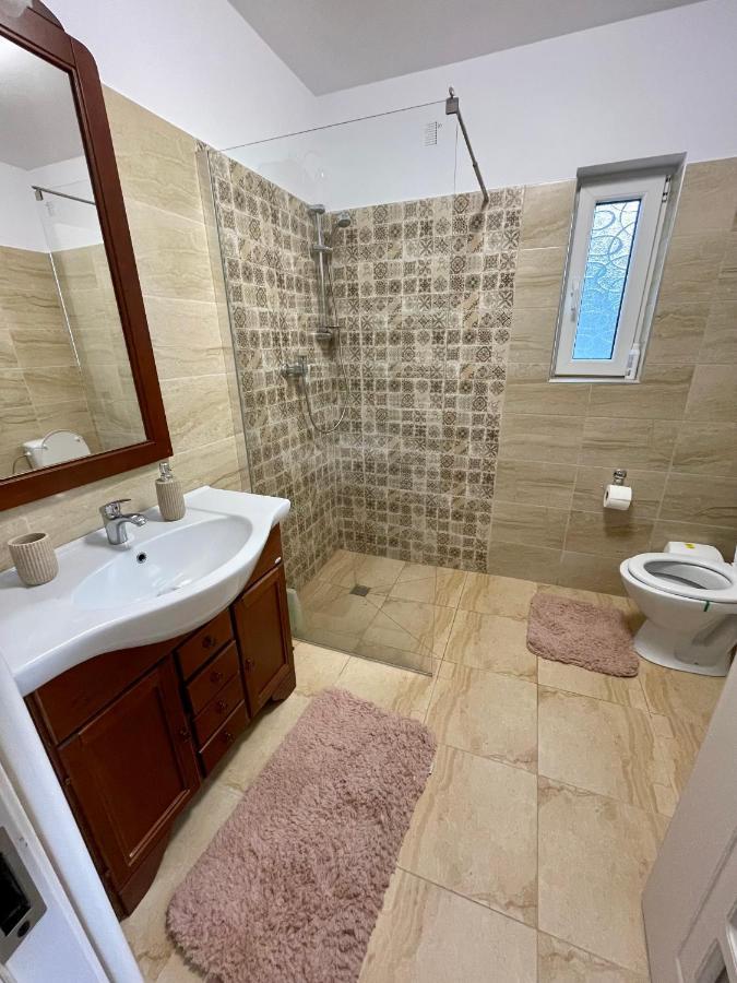 Casa Fântâna - La poalele muntilor -50 de metri de pârtia Olimpică Statiunea Exterior foto